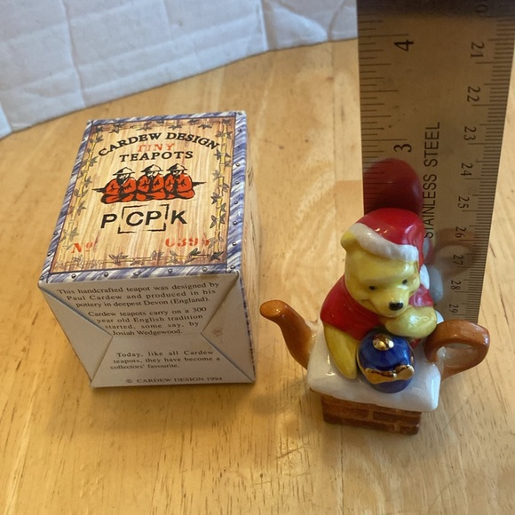 Vintage Cardew design tiny teapot Disney holiday Pooh about 2 1/2 tall with box - Picture 5 of 5